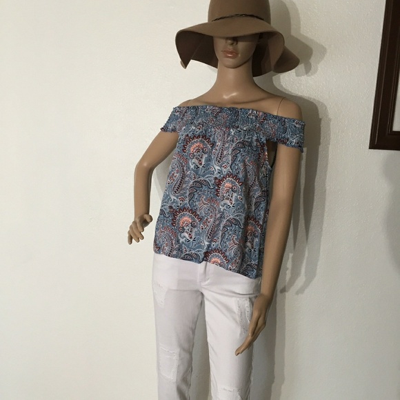 Off the shoulder top - Picture 2 of 6